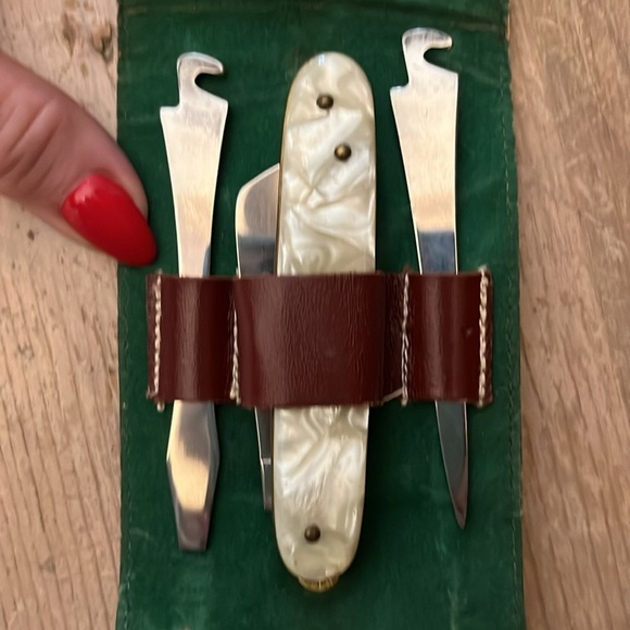 Vintage Men’s Tool Kit Pearl Handle Pocketknife Nail File Screwdriver Opener - Picture 3 of 7